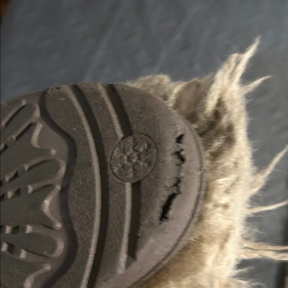 Fuzzy Tan above the knees knee High Boots. Fur furry. Size 9. Fleece lined shoes - Picture 6 of 16